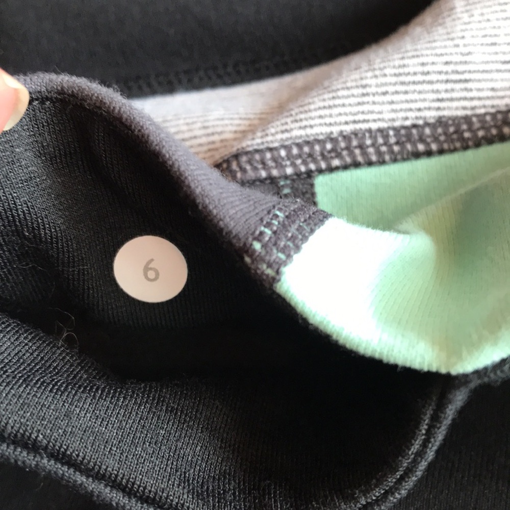 Lululemon reversible black crop yoga pants Sz 6 - Picture 6 of 8